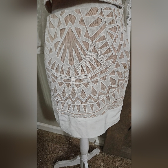 L’ATISTE White Lace Two-Piece Set – Crop Top & Mini Skirt. Size Medium - Picture 7 of 16